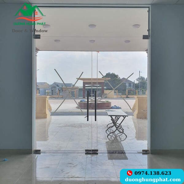 cửa kính bản lề sàn Tân Bình